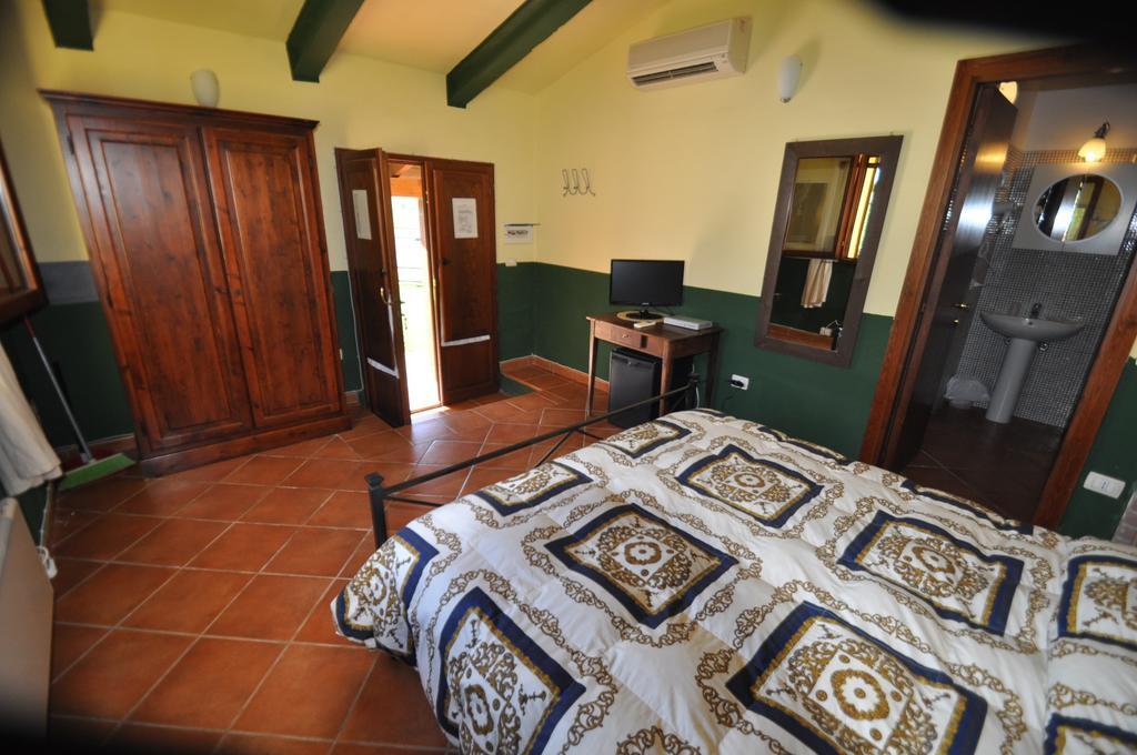 Agriturismo Il Cerrosughero Villa Скарлино Стая снимка